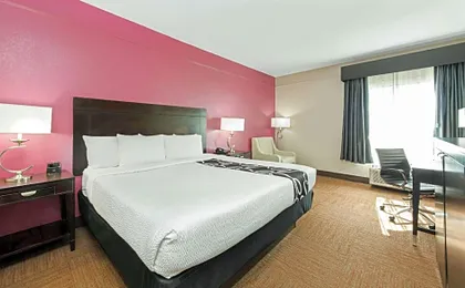 La Quinta Inn & Suites by Wyndham Winnie
