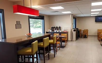 Country Inn & Suites by Radisson, Savannah Midtown, GA