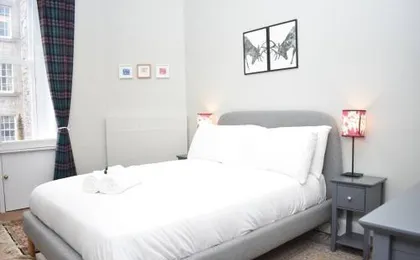 High Street - modern Scandi design apartment in the heart of the old town!