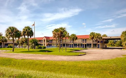OYO Hotel Dundee By Crystal Lake