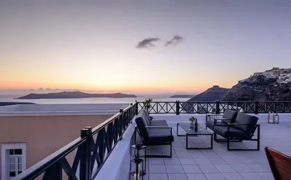 Firalia, Casa In Rock Suites