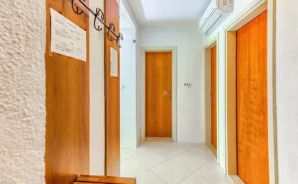 2-Bdr Apt with Shared Garden, 3 Min Walk To Beach