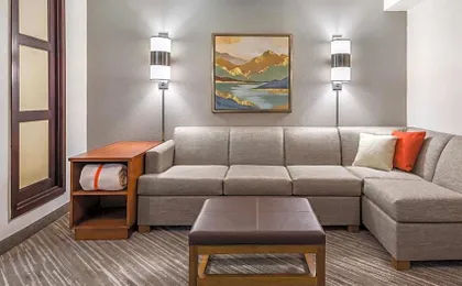 BNA Suites By IHG