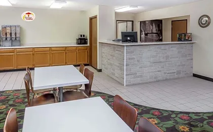 Super 8 by Wyndham Pekin/Peoria Area