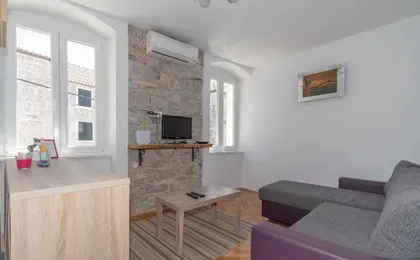 Kira, One Bedroom Apartment In Old Town