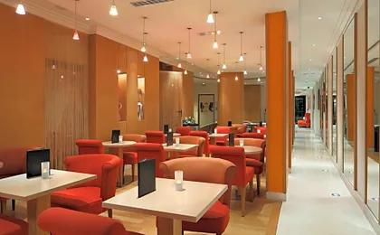 Westside Arc De Triomphe Hotel