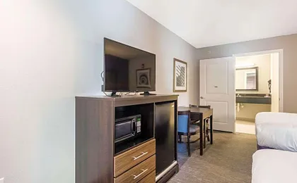 Econo Lodge Inn & Suites North Little Rock near Riverfront