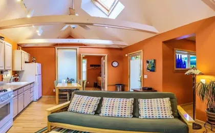 Blue Moon Cottage ~ Pet Friendly ~ 5 Blocks to OSF