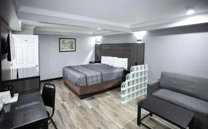 Rodeway Inn & Suites