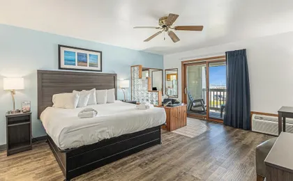 Snyder's Shoreline Inn