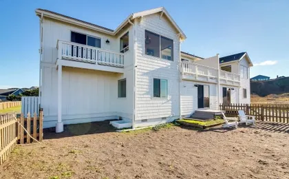 Scenic Bandon Vacation Rental w/ Beach Access!