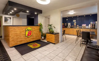 Super 8 by Wyndham Wooster