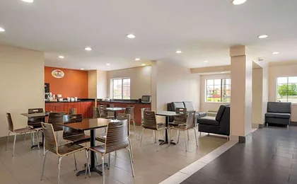 Super 8 by Wyndham Columbus West