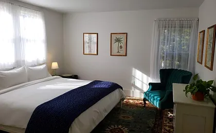 Harbourside Inn