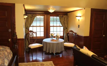 Hilltop Manor Bed And Breakfast (Adults only)