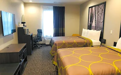 Super 8 by Wyndham St. Louis North
