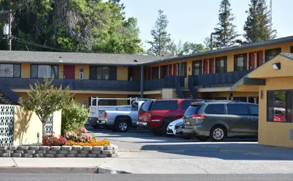 Apex Inn