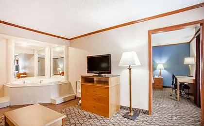 Baymont by Wyndham Madison Heights Detroit Area