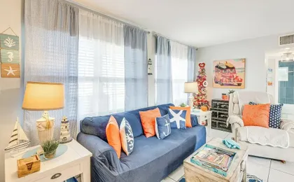 Port Charlotte Paradise w/ Private Outdoor Oasis!