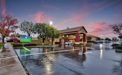 Surestay Hotel by Best Western Fontana