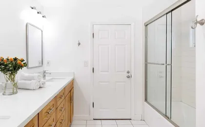 Sunny Venice Beach Home With Open Living & Walkability to Abbot Kinney Venice Drift by Avantstay