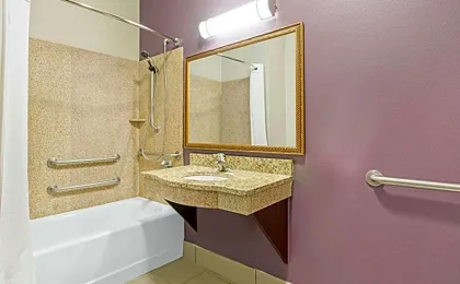 La Quinta Inn & Suites by Wyndham Oklahoma City Yukon