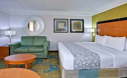 La Quinta Inn & Suites by Wyndham Ft. Lauderdale Airport