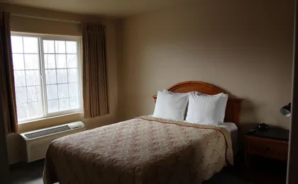 Grand View Inn & Suites