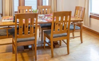 Comfortable 3 BR Craftsman Bungalow in Milwaukees Bay View Neighborhood