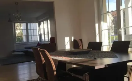 Charmant appartement avec terrasse dans villa