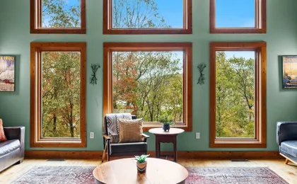 Fam-friendly Cabin Mins 2 Beach Ski w Hot Tub