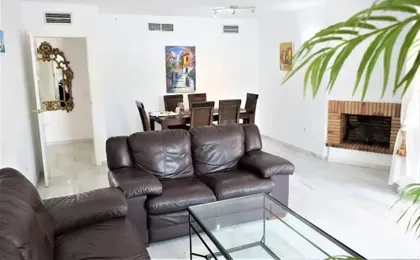 Bright 2 Bedroom First Floor F-4