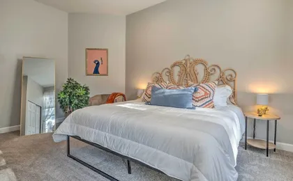 Quaint + Cozy Indianapolis Getaway w/ Yard!
