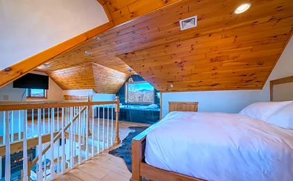 The Haüs Windham - Spacious Suites, Hot Tub, Mountain Views!