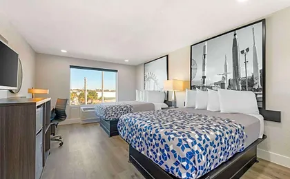 Super 8 by Wyndham Orlando Near Florida Mall