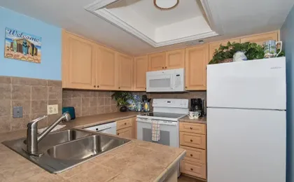 Beachfront Palm House - Walk Right out to the Pool Beach Access - Ph1b