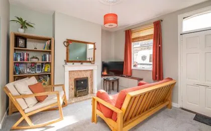 Lockwood St Cosy Central Victorian House in York with Parking Pass the Keys