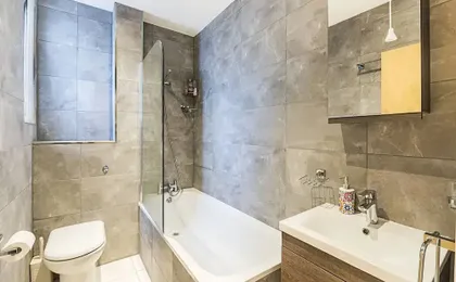 Private Homely Bedroom in Kensington R2