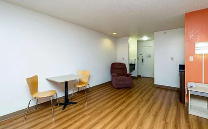 Motel 6-Waterloo, IA