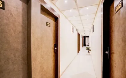 Fabhotel Abrol Suites