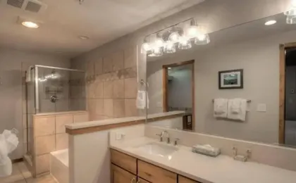 Snowflake Lift Neighborhood - 3 Bedroom Condo - 1 Block to Lift!