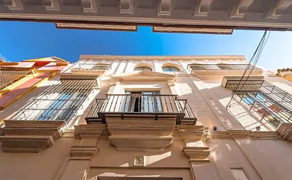 Casa Alhaja by Shiadu