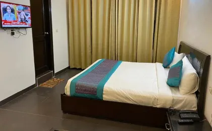 Hotel The Paramont Plaza IGI Airport