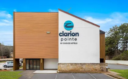Clarion Pointe Hotel