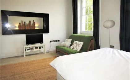 Large Private Double En-suite - 5