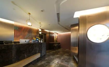 Jitai Zhishang Hotel (Shanghai Daning International Yanchang Road Subway Station)