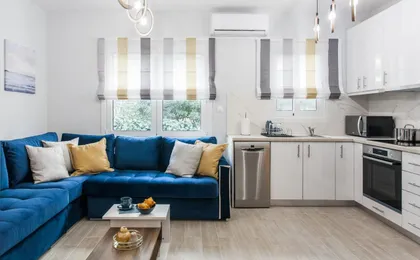 Lovely Seaside Apartment Next To Starbucks Opposite the Beach Park of Flisvos