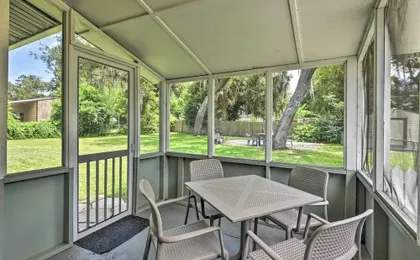 Dog-friendly Home w/ Gas Grill - Walk to Rose Bay!