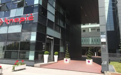 Nova Galerija West App Dora- Parking in Garage