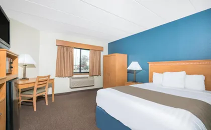 Days Inn & Suites by Wyndham Baxter Brainerd Area